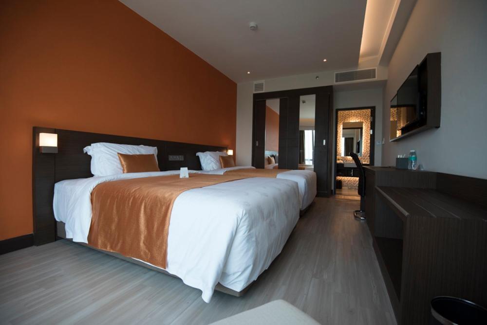 קוצ'ינג Astana Wing - Riverside Majestic Hotel מראה חיצוני תמונה